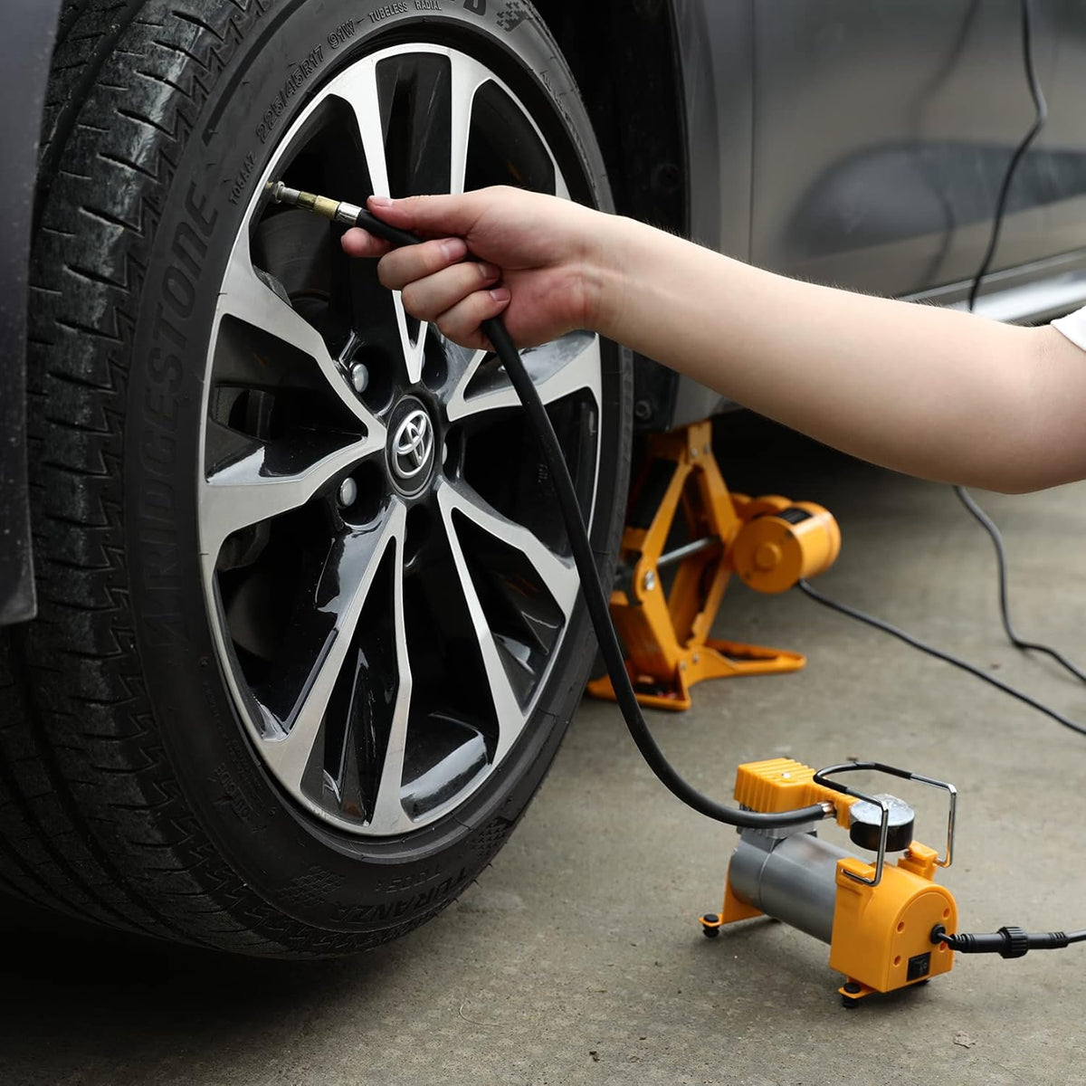 3 Ton 12V Electric Car Jack with Impact Wrench Inflatable Pump N884940